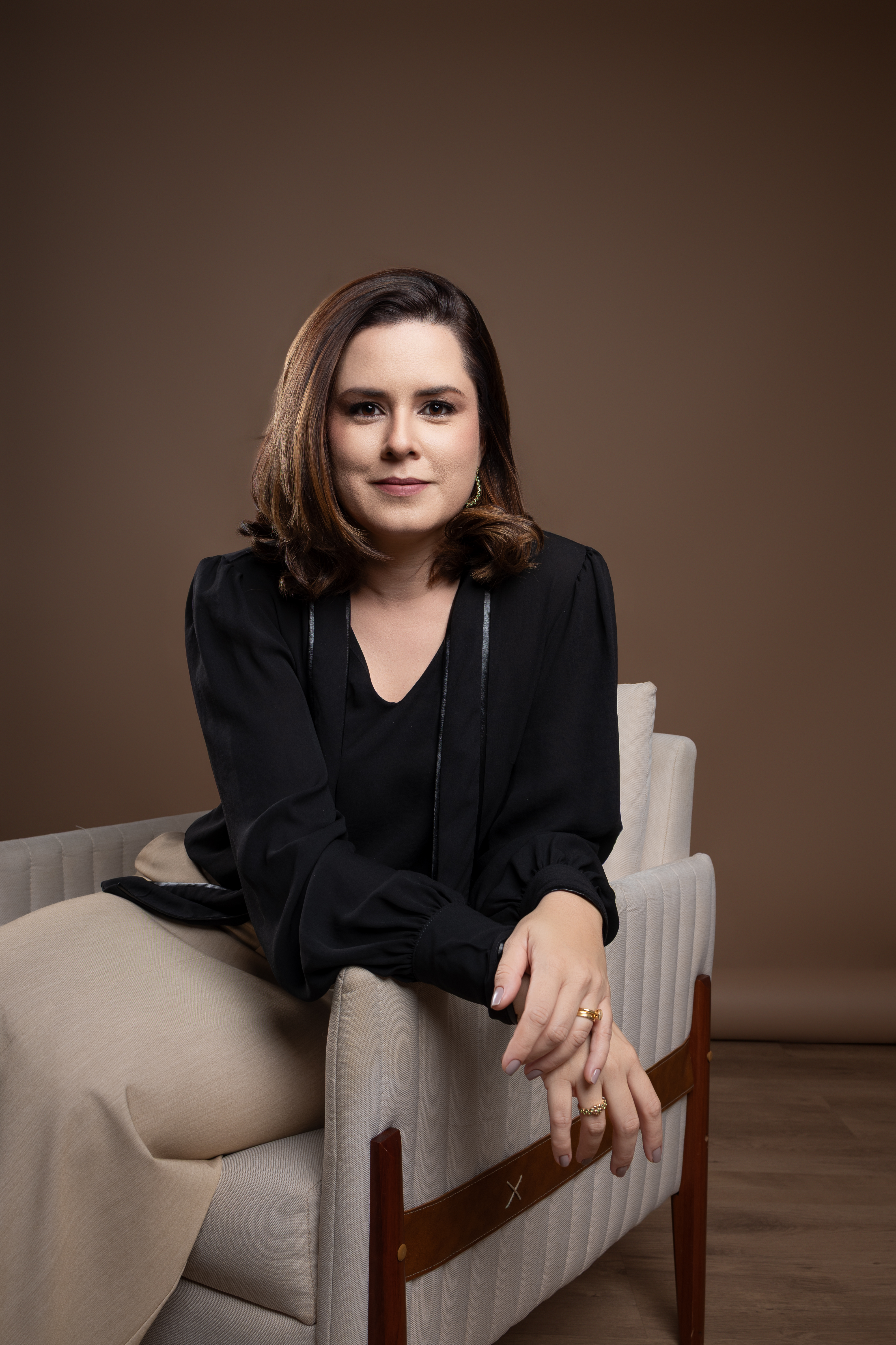 Advogada em retrato institucional